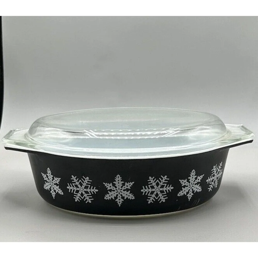 Vintage Pyrex Black Snowflake‎ 1.5 Quart Oval Casserole Dish with Lid